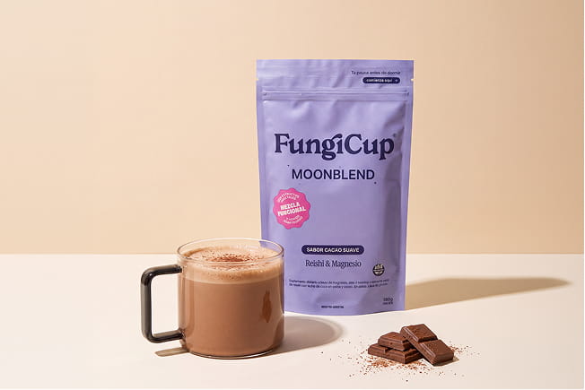 Moonblend con taza de cacao y chocolate